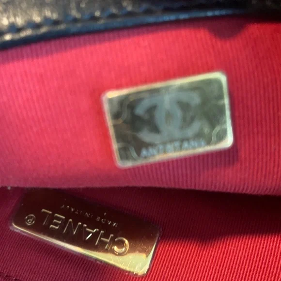 Chanel 19 Maxi Black Lambskin - Picture 9 of 13